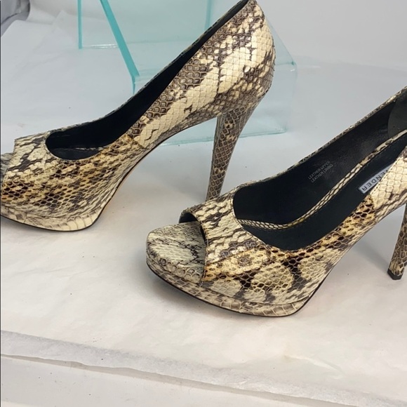 Vera Wang Lavender Sz 7.5M Selima Peep Toe Heels - Picture 9 of 13